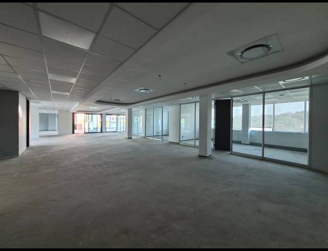 3,438M² OFFICE TO LET IN WAVERLEY